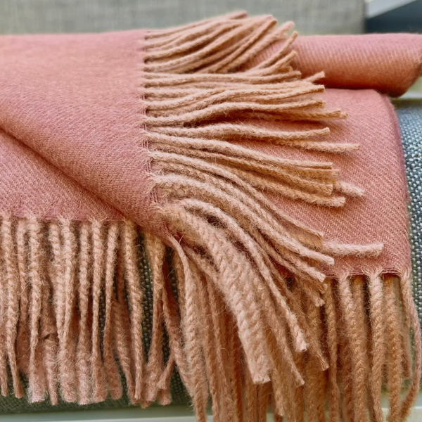 Baby alpaca throw in pink