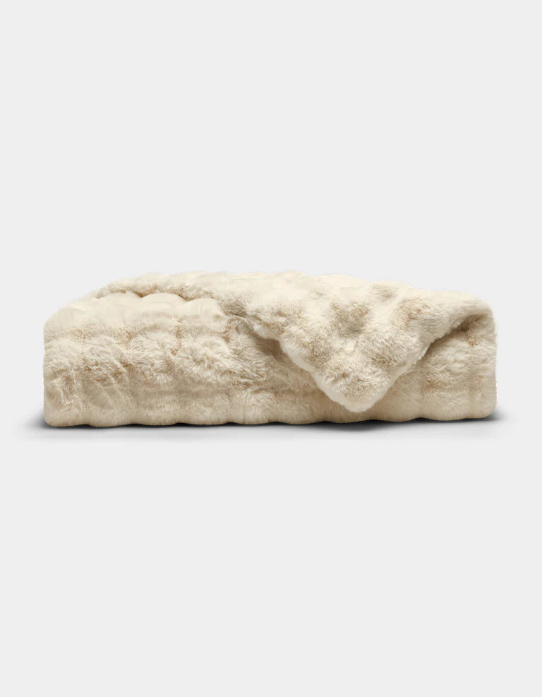 Luxe Faux Fur Bubble Throw Blanket in Vanilla Crème