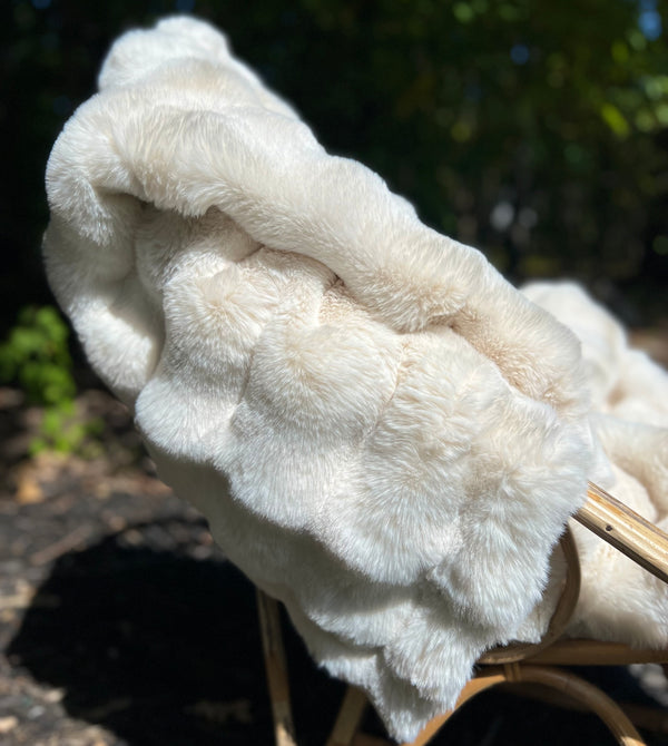 Luxe Faux Fur Bubble Throw Blanket in Vanilla Crème
