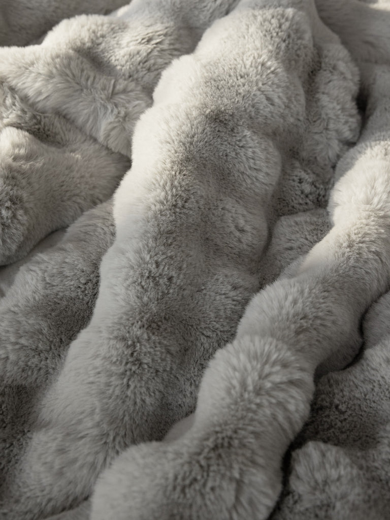 Luxe Faux Fur Bubble Throw Blanket in Gray Fox