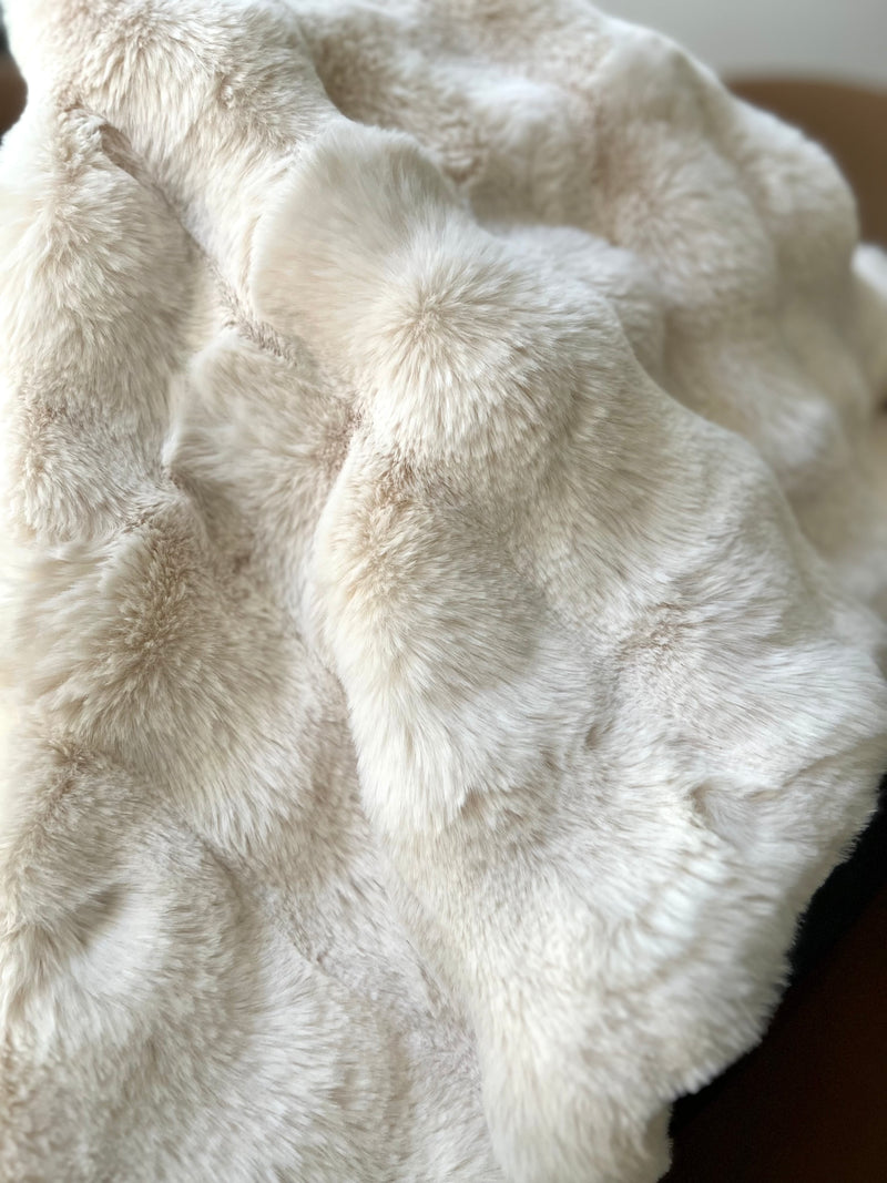 Luxe Faux Fur Bubble Throw Blanket in Vanilla Crème