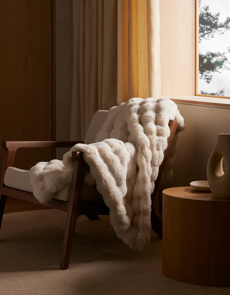 Luxe Faux Fur Bubble Throw Blanket in Vanilla Crème