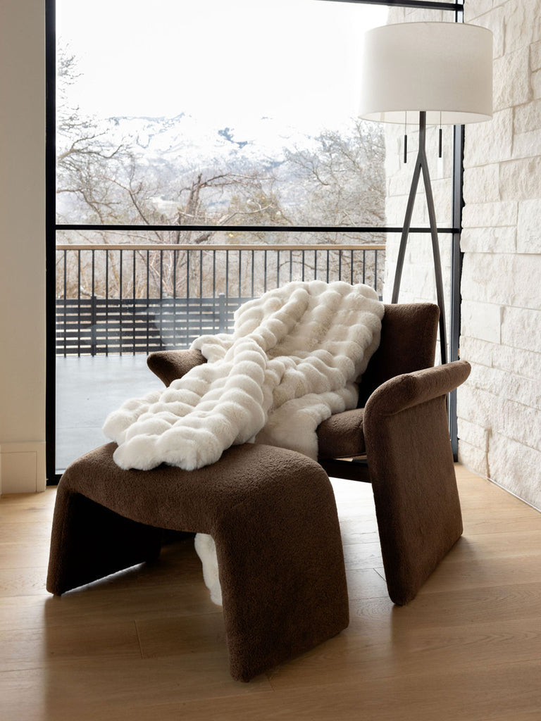 Luxe Faux Fur Bubble Throw Blanket in Vanilla Crème