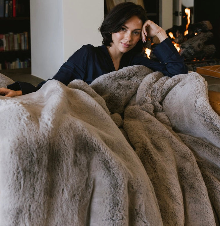 Luxe Faux Fur Throw Blanket in Gray Fox
