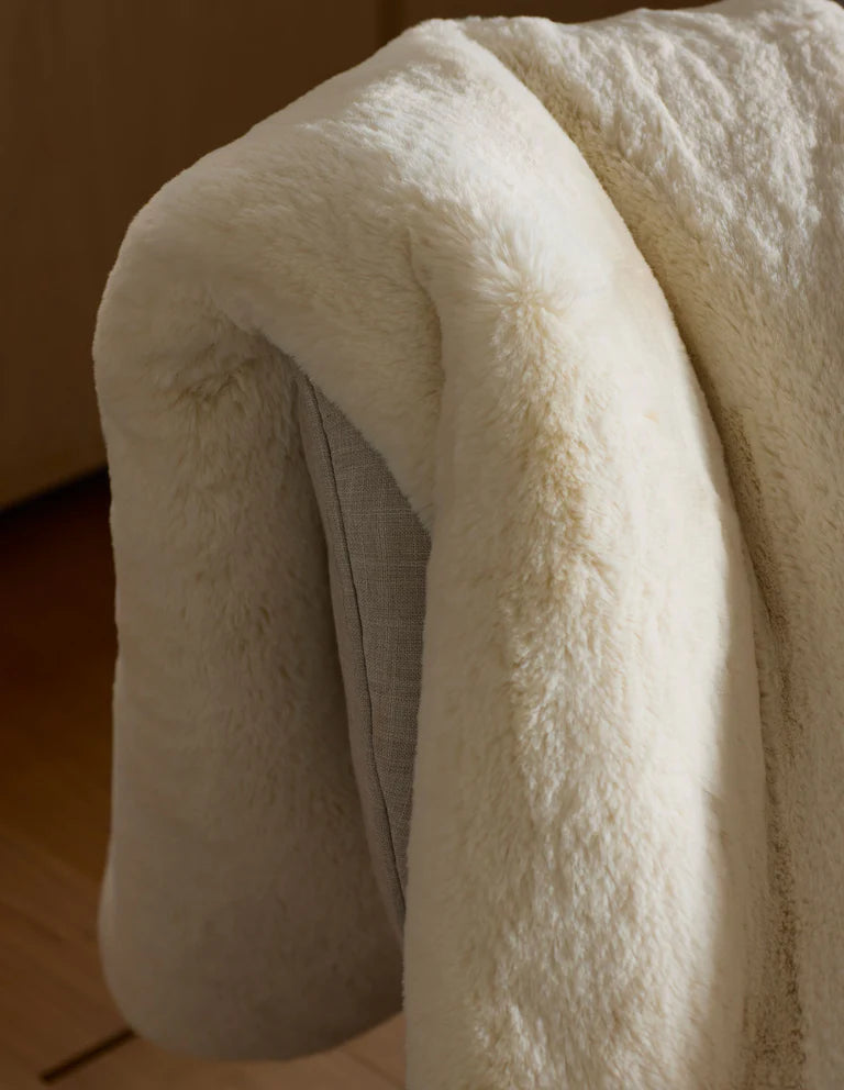 Luxe Faux Fur Throw Blanket in Vanilla Crème