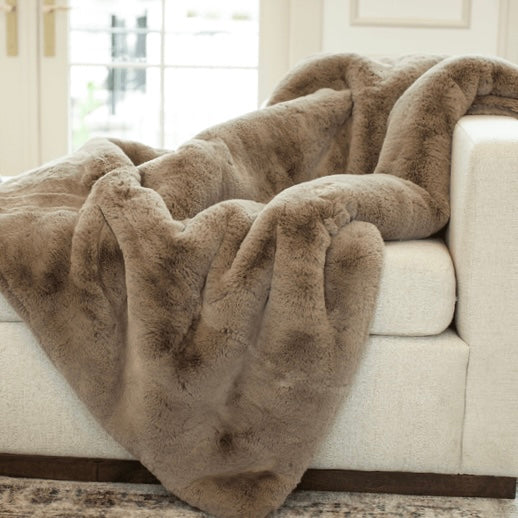 Faux fur throw blanket in brown 