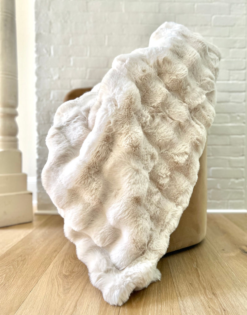 Luxe Faux Fur Bubble Throw Blanket in Vanilla Crème