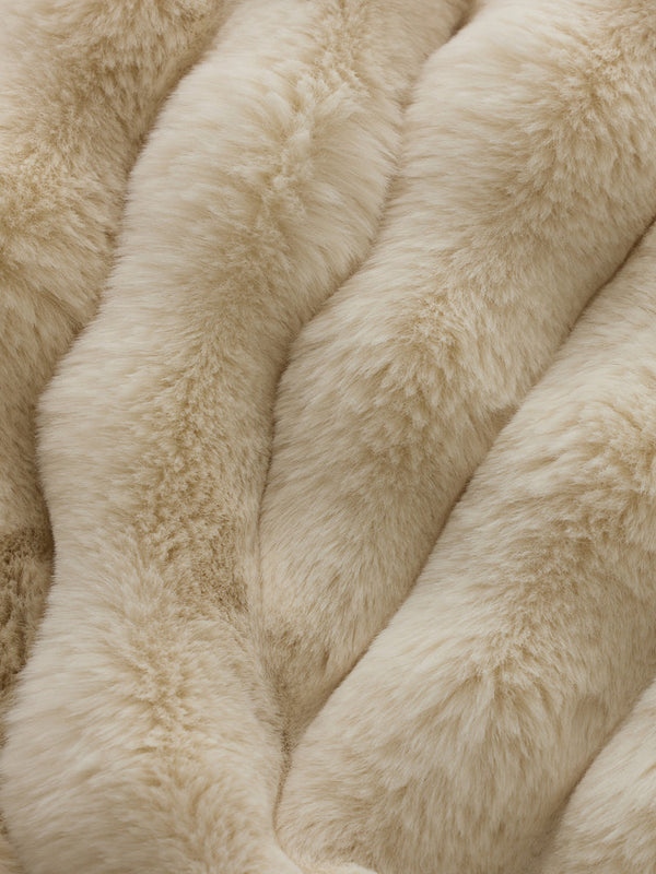 Luxe Faux Fur Bubble Throw Blanket in Vanilla Crème