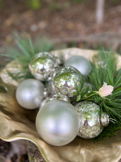 Gold Christmas balls 