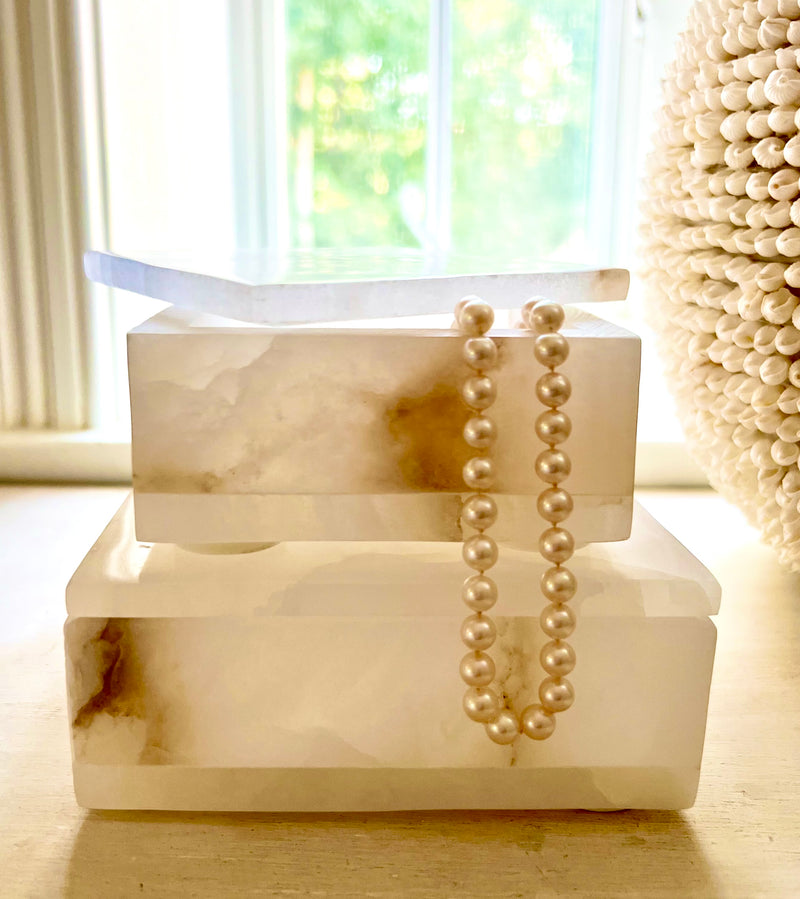 Alabaster Boxes Set of 2 – DOVECOTE Alabaster Boxes Set of 2 – DOVECOTE