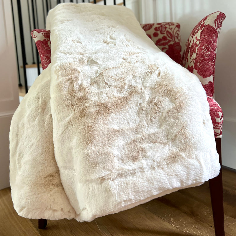 Luxe Faux Fur Throw Blanket in Vanilla Crème