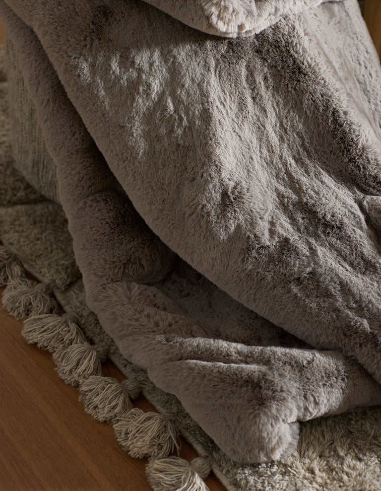 Luxe Faux Fur Throw Blanket in Gray Fox