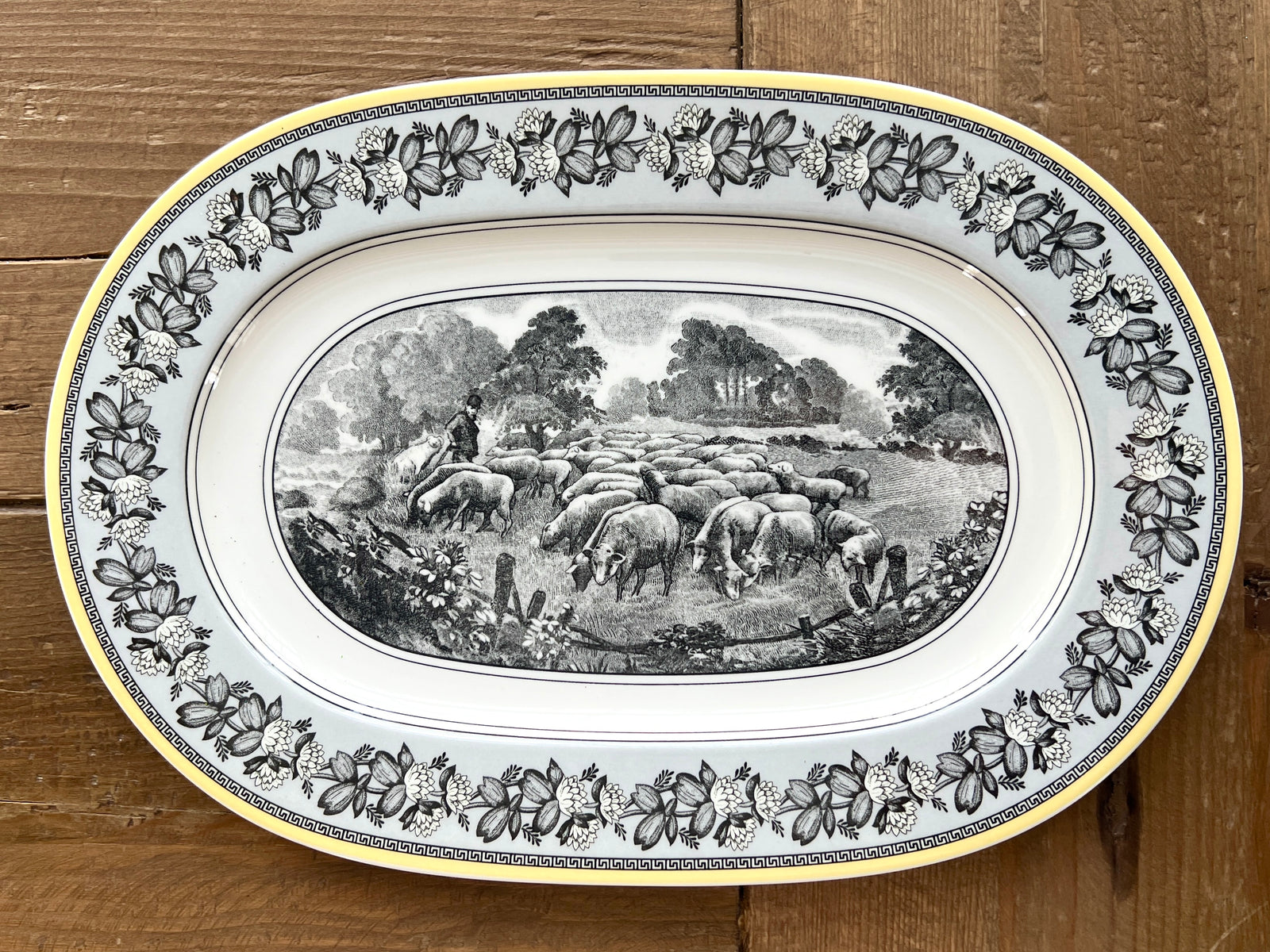 Paire d'assiettes décor breton - D'Hier & D'Aujourd'hui Paire d'assiettes décor breton - D'Hier & D'Aujourd'hui